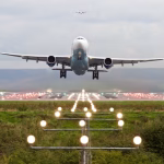 Drepturi extinse pentru pasagerii aerieni în UE: Compensări automate și reguli mai clare după 12 ani de negocieri