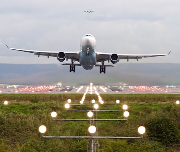 Drepturi extinse pentru pasagerii aerieni în UE: Compensări automate și reguli mai clare după 12 ani de negocieri