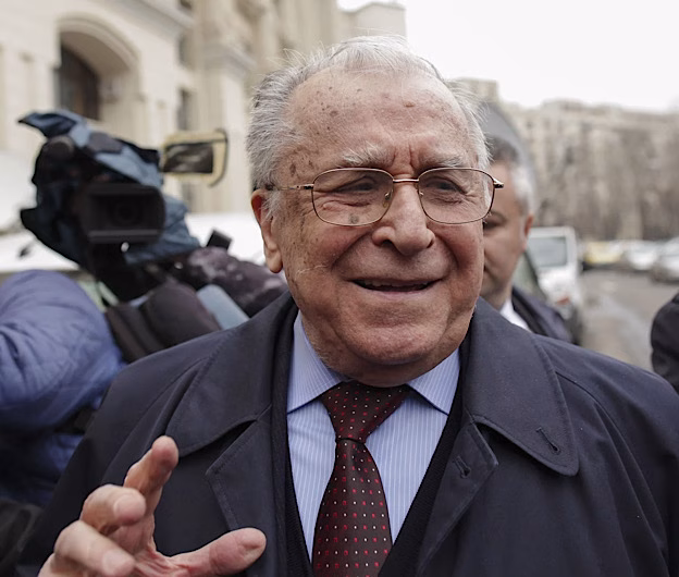 Ion Iliescu, internat la terapie intensivă. Starea fostului președinte este staționară, dar fragilă