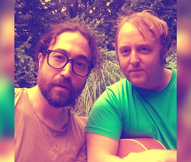 Copiii Beatles-ilor scriu o nouă pagină în istoria muzicii: Sean Lennon, James McCartney și Zak Starkey lansează „Rip Off”