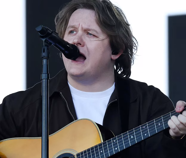 Lewis Capaldi: „Terapia a fost cheia revenirii mele”