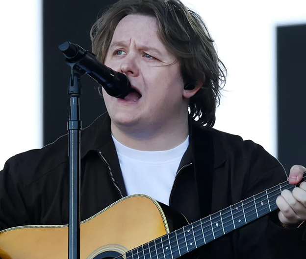 Emilo Capaldi Lewis Capaldi: „Terapia a fost cheia revenirii mele” | Radio Clasic