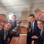 Foto: Nicușor Dan a zburat în Germania cu un avion Spartan