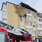 Furtună devastatoare: o persoană a murit, pagube în 60 de localități și haos în transporturi