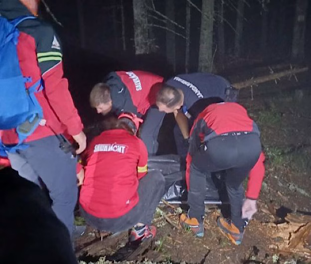 Tragedie la un concurs de alergare montană din Suceava: un participant a murit, zeci de persoane salvate din furtună