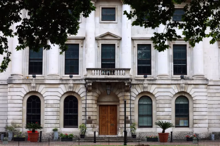 Londra amână din nou decizia privind „super-ambasada” Chinei