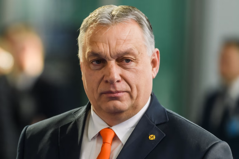 Orban promite subvenții masive pentru funcționari publici, în prag de alegeri tensionate