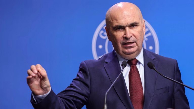 Bolojan accelerează reforma administraţiei publice: mai puţini funcţionari, impozite locale mai bine colectate și servicii mai eficiente