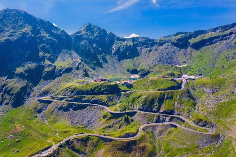 Transfăgărășan blocat de aluviuni: Trafic rutier oprit complet în Argeș
