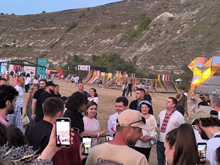 Nicușor Dan, vizită discretă în Republica Moldova: alături de Maia Sandu la „Festivalul Lupilor”