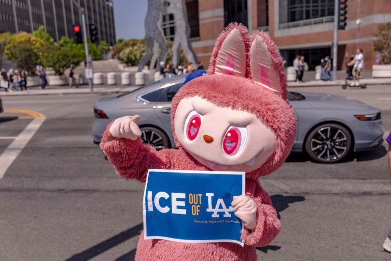 Jaf spectaculos în Los Angeles: hoți mascați au furat păpuși Labubu de zeci de mii de dolari
