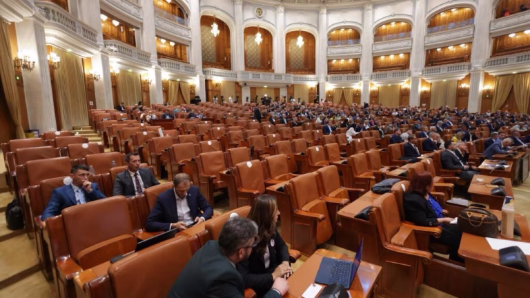 Prima moțiune de cenzură împotriva Guvernului Bolojan a picat. Opoziția rămâne fără suficiente voturi