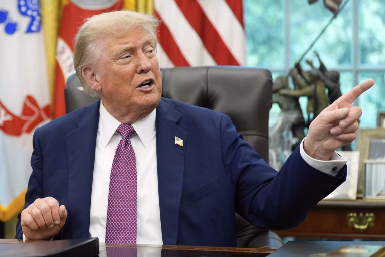 Trump semnează un ordin pentru accesul guvernului la modelele de inteligență artificială