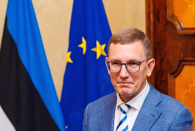 Estonia cere consultări NATO după incursiunea avioanelor rusești