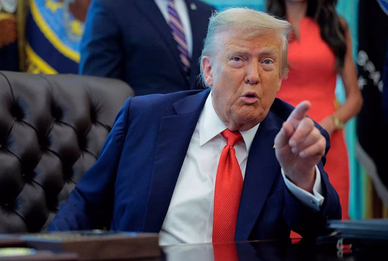 Trump restricționează accesul jurnaliștilor la Casa Albă