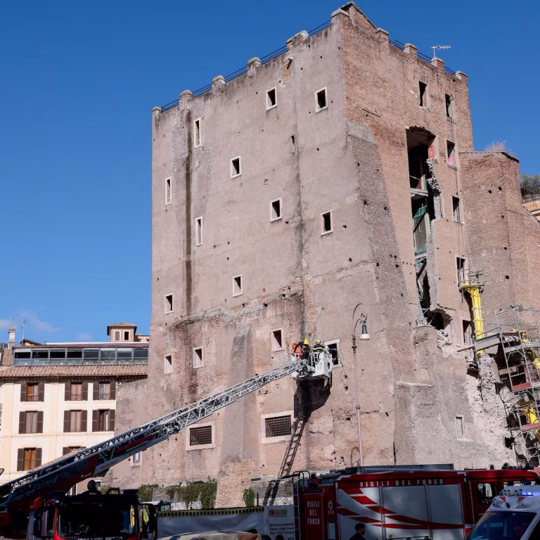 Tragedie la Roma: Muncitorul român prins sub ruinele Torre dei Conti a murit
