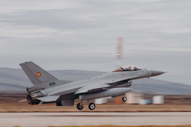 Avioane F-16 ridicate de MApN după atacuri rusești