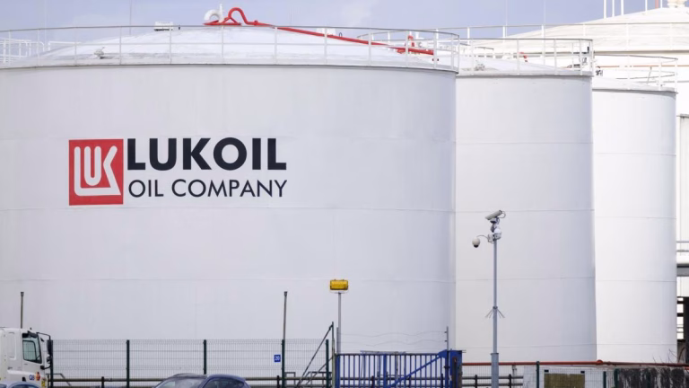 Conglomeratul IHC din Emiratele Arabe Unite îşi exprimă interesul pentru activele externe ale Lukoil