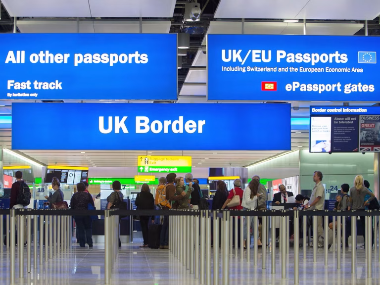 Românii vor avea nevoie de aprobare prealabilă pentru călătoriile în Marea Britanie din 2026