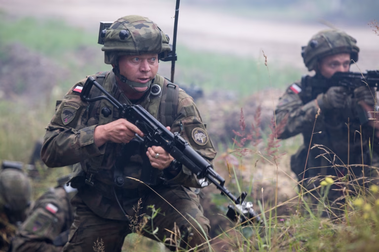Sondaj: Polonia se înarmează masiv.