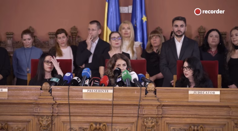 Vicepreședinta Curții de Apel București: „Mă sună Lia”