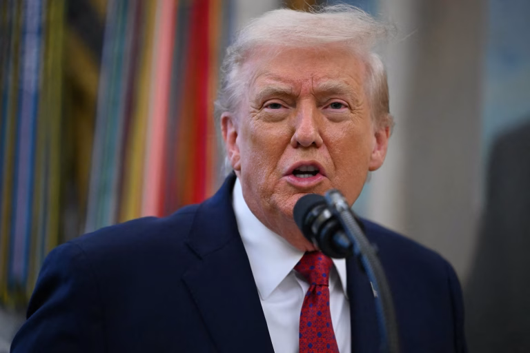 „Epoca de aur” promisă de Trump întârzie
