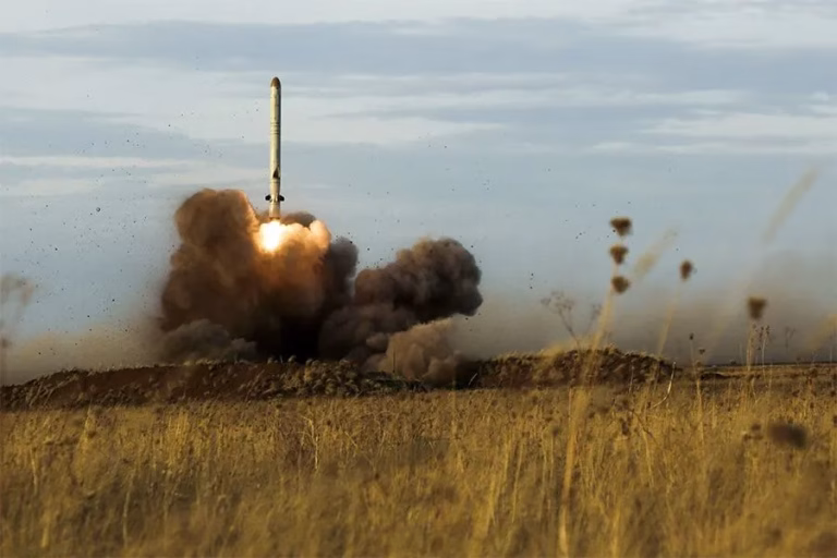 Rusia folosește racheta 9M729 în atacurile asupra Ucrainei, confirmă experții