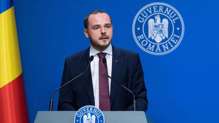 Rogobete îl ironizează pe Bolojan la inaugurarea unui spital