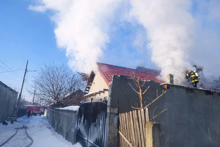 Incendiu devastator în județul Constanța: evacuări și intervenții de urgență