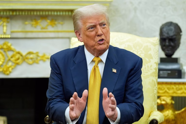 Trump șterge un clip rasist cu soții Obama