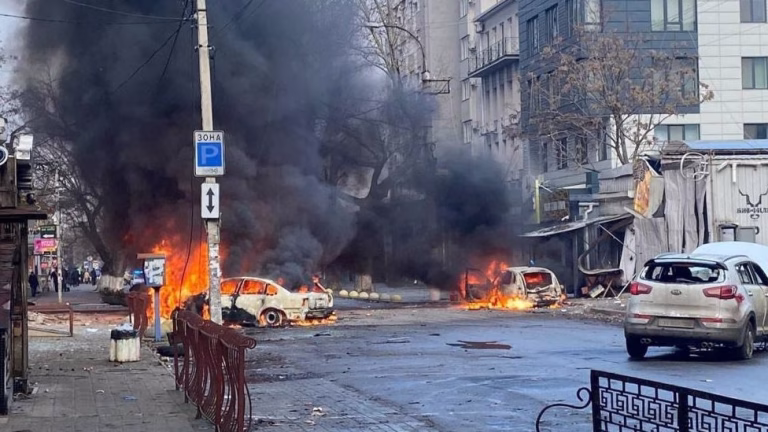 Războiul din Ucraina: Herson sub atac constant, infrastructura critică afectată