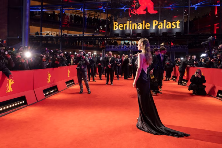 Berlinala 2026: Cineaștii își pun creativitatea la încercare pentru povești din zone dificile