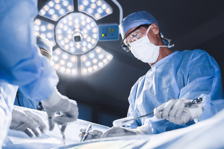 Medicii ar putea fi obligați să rămână în țară după terminarea studiilor