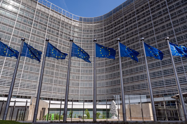 Reacția Comisiei Europene la amânarea deciziei Curții Constituționale privind pensiile magistraților