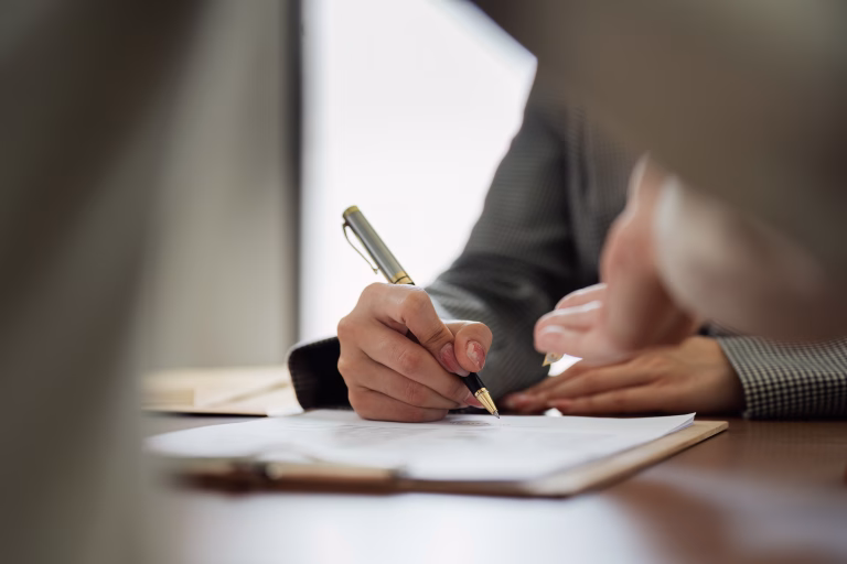 Schimbări semnificative în examinarea investițiilor străine: taxe reduse și praguri majorate