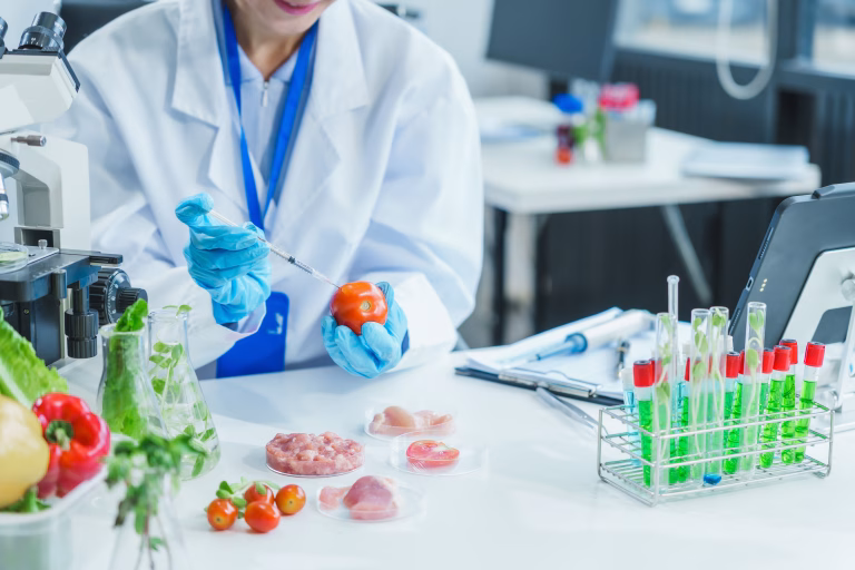 Alertă alimentară: 12 tone de fructe cu pesticide, percheziții în București și Ilfov
