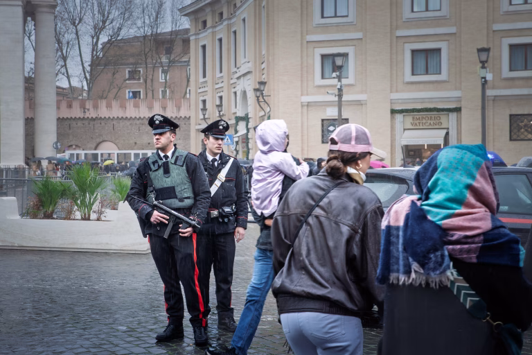 Fenomenul jafurilor armate în Italia: statistici alarmante și metode sofisticate