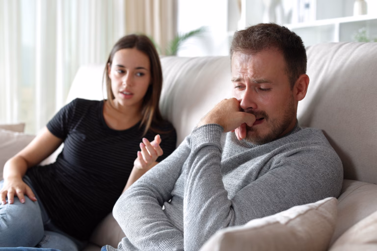 După divorț, numele din timpul căsătoriei poate fi păstrat fără consimțământul fostului soț