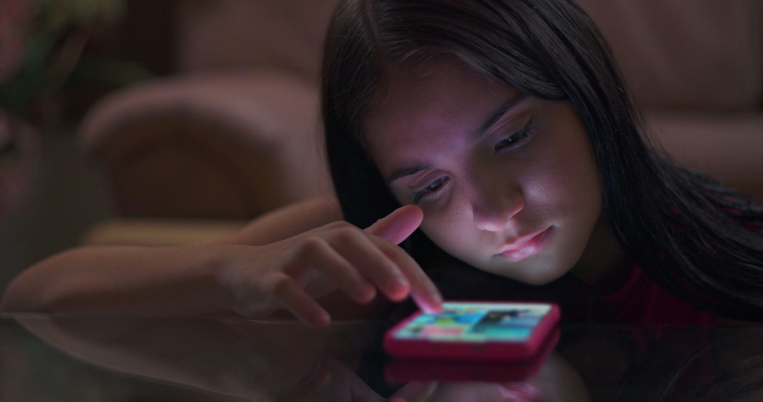 acces minorilor, dezbatere specialiști, nicusor dan, reglementare politică, retele sociale