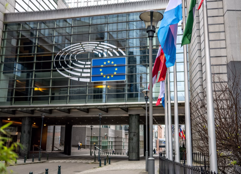 Vot crucial în Parlamentul European pentru un împrumut de 90 de miliarde de euro Ucrainei
