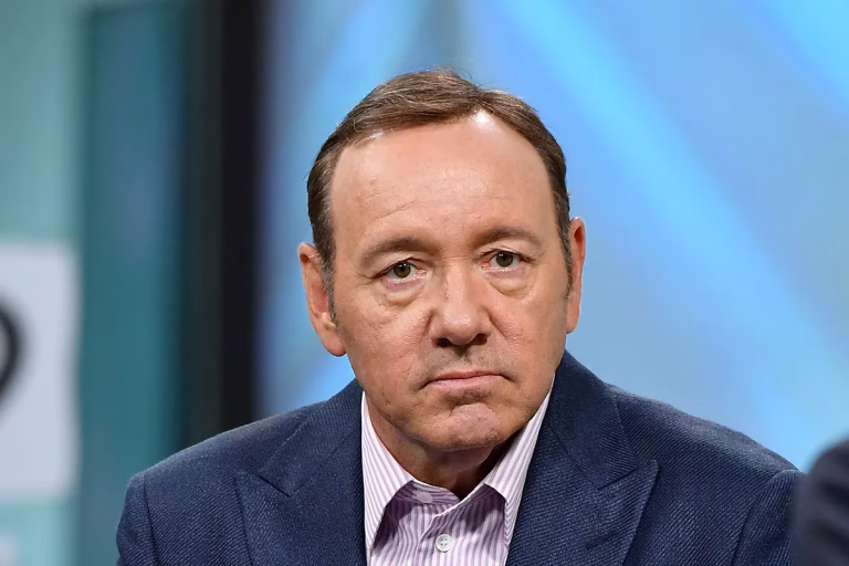 Kevin Spacey a încheiat acorduri extrajudiciare cu trei bărbați