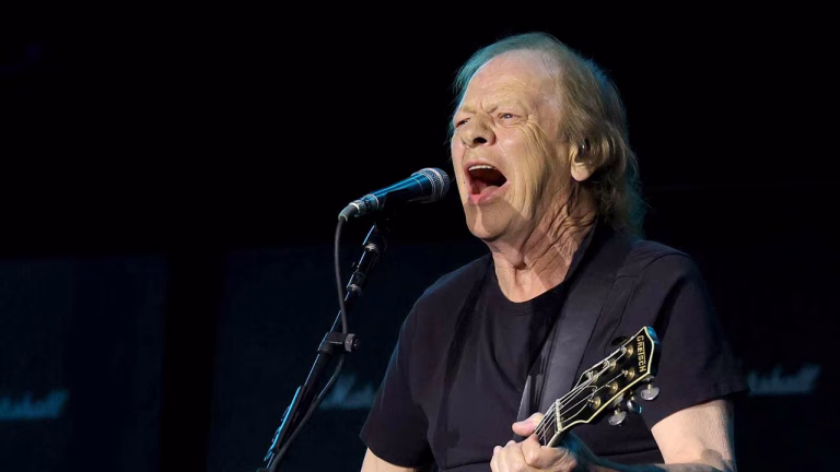 Stevie Young, chitaristul AC/DC, internat în Buenos Aires înainte de concerte