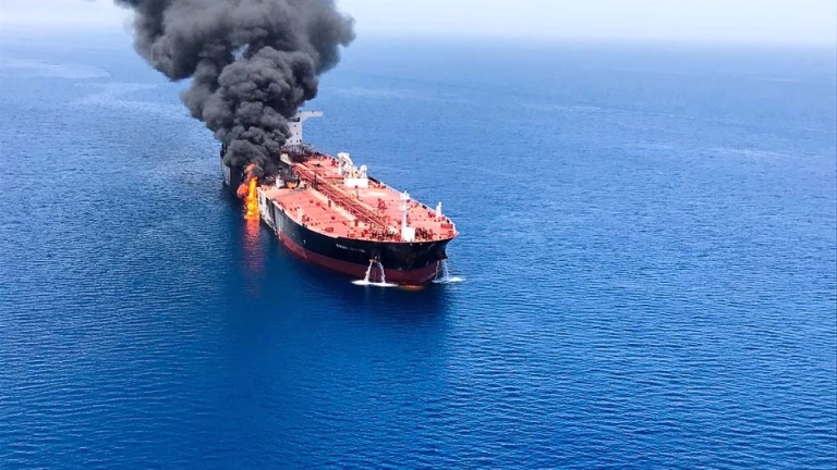 Mai multe petroliere atacate în Golful Persic pe fondul tensiunilor dintre SUA și Iran