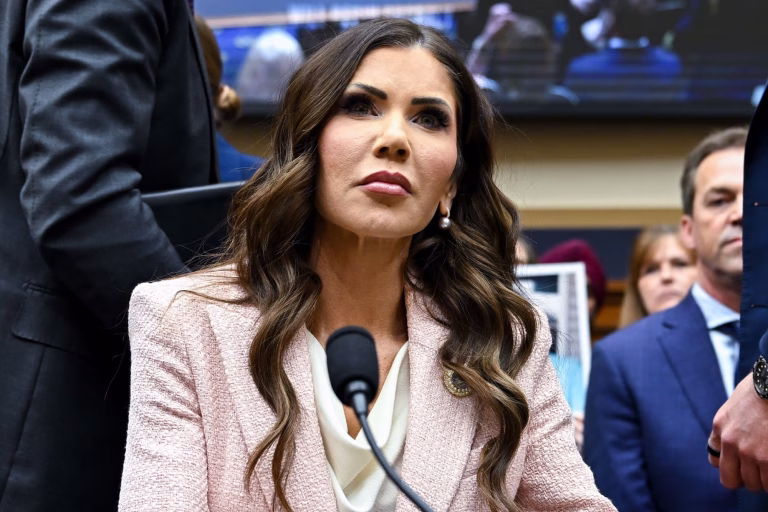 Trump o demite pe Kristi Noem de la conducerea Departamentului de Securitate Internă