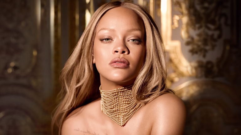 Casa cântăreței Rihanna din Los Angeles, atacată cu focuri de armă