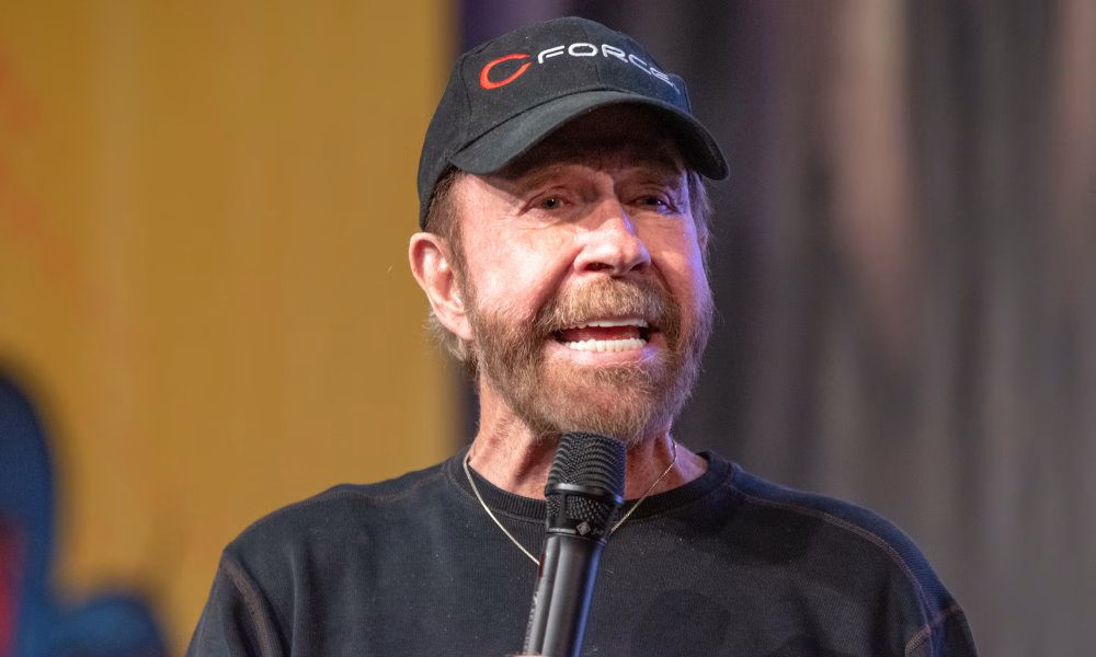 Chuck Norris, Chuck Norris internat, potrivit TMZ, spital Kauai, stare buna