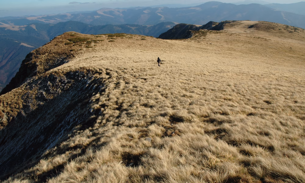 borna de frontiera, Dan Benga, munte romanesc, Salvamont Maramures, tanar ucrainean