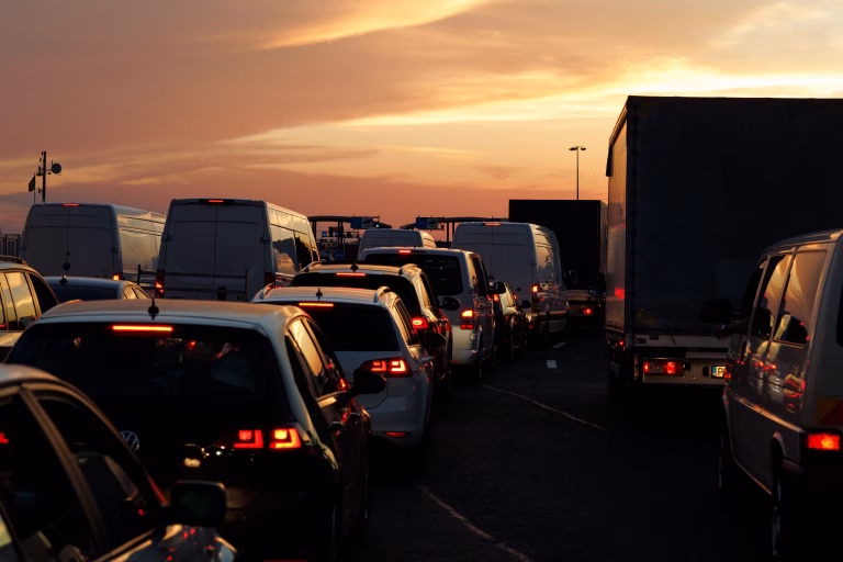 Transportatorii români solicită măsuri guvernamentale pentru reducerea prețului motorinei