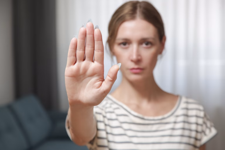 Parlamentul adoptă legea femicidului care întărește protecția victimelor