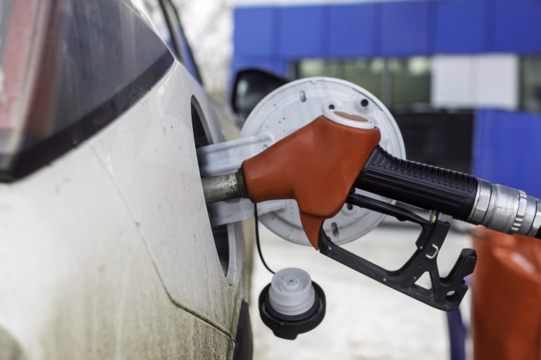 Șase stații Rompetrol din București afișează motorină standard peste 10 lei/l